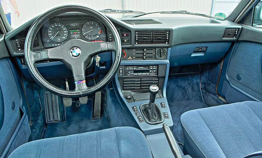 Das Cockpit des BMW 525i.