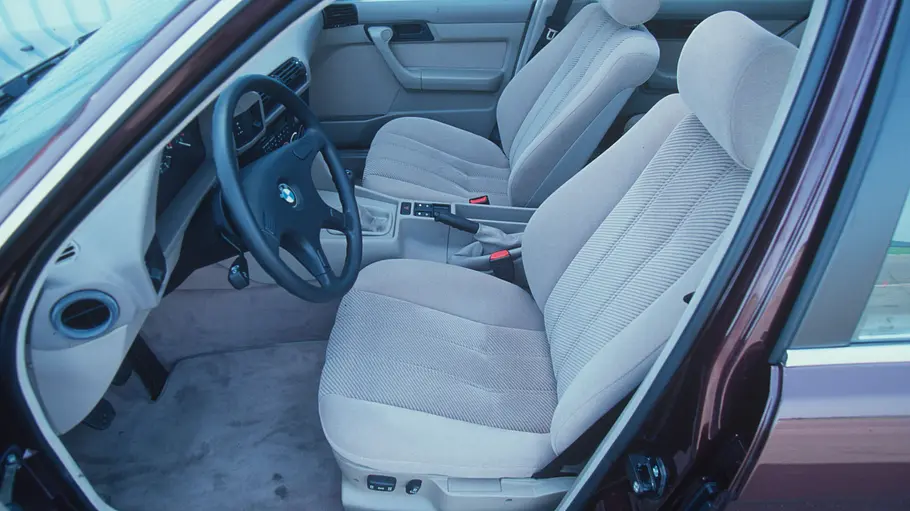 Das Interieur des BMW 525 TDS Touring. 