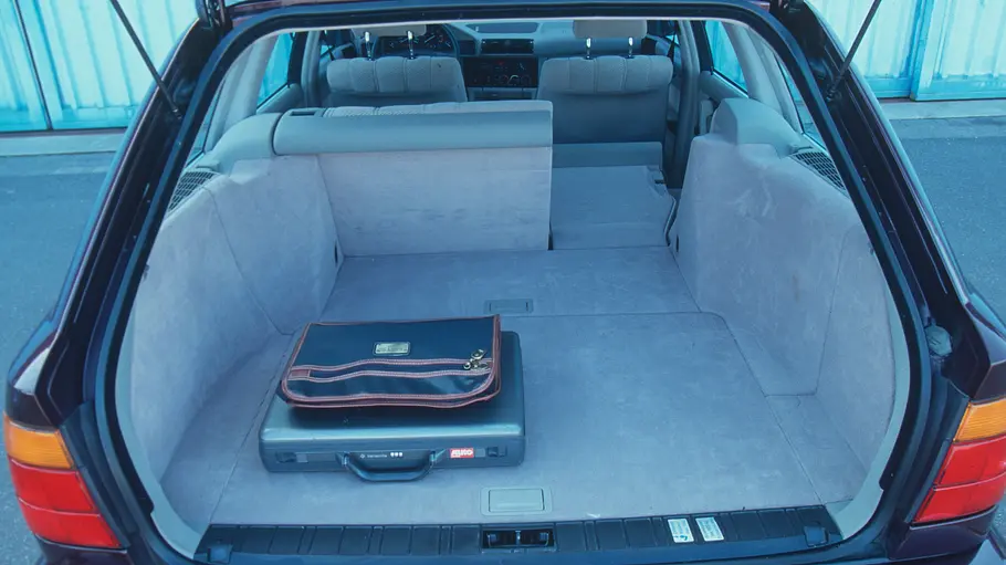 Der Kofferraum des BMW 525 TDS Touring. 