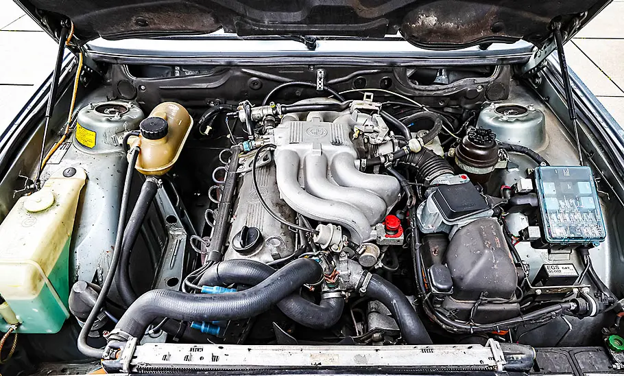 BMW 525e Der Motor des BMW 525e.