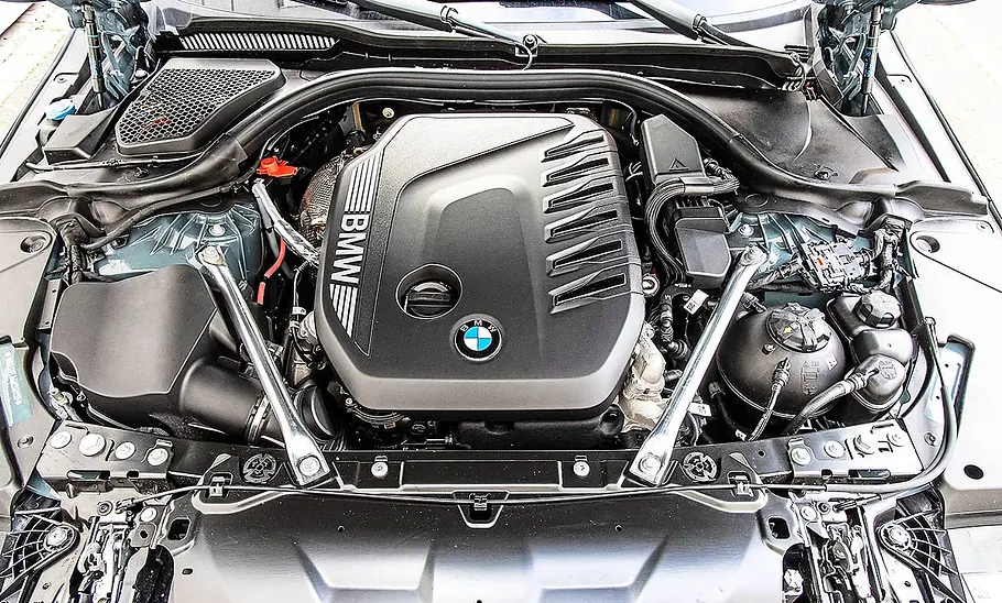 BMW 540d xDrive Blick in den Motorraum des BMW 540d xDrive.