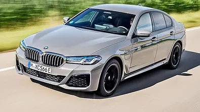 BMW 545e xDrive (2020) - Foto: BMW