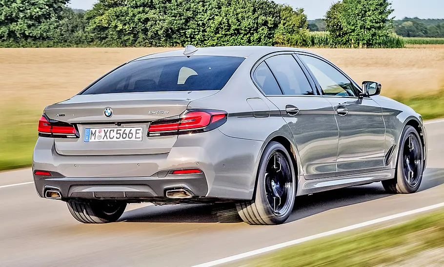 BMW 545e xDrive (2020)