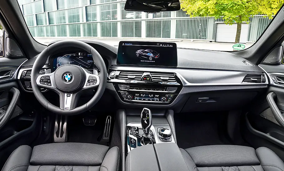 BMW 545e xDrive (2020)