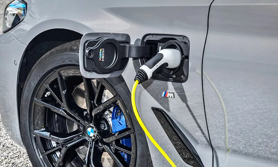 BMW 545e xDrive (2020)
