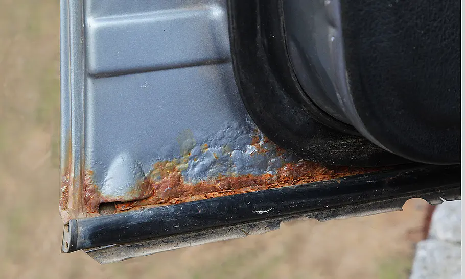 BMW E34 Verrostete Türfalze eines BMW E34.