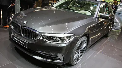 BMW 5er Touring auf dem Genfer Autosalon 2017 - Foto: AUTO ZEITUNG