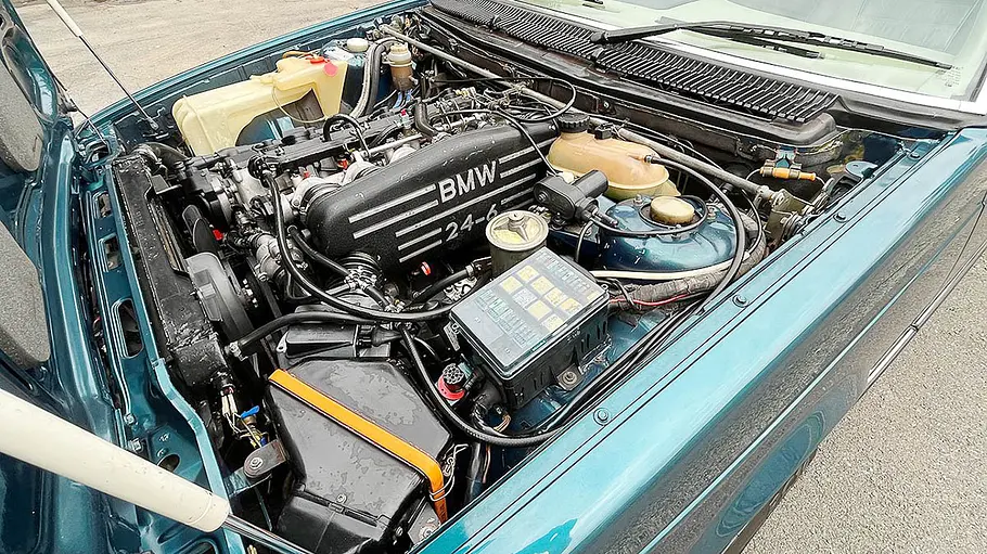 Der Motor des BMW 745i SA.