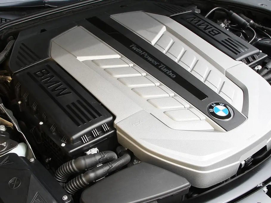 BMW 760 Li BMW 760 Li - V12-Biturbo