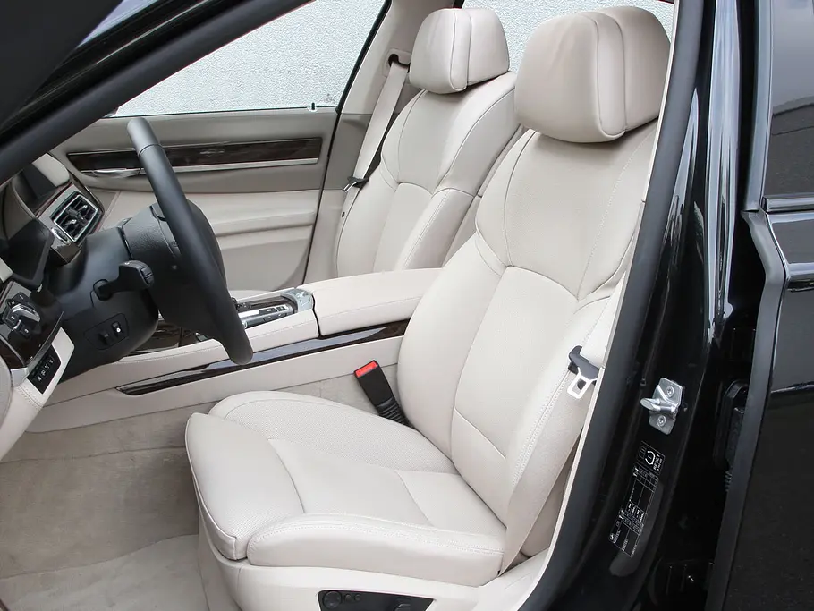 BMW 760 Li BMW 760 Li - anliegende Vordersitze
