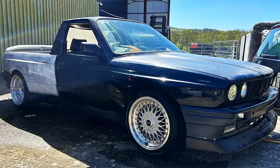 BMW 3er Pick-up Man sieht den BMW 3er Pick-up von schräg vorne.