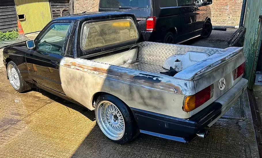 BMW 3er Pick-up Man sieht den BMW 3er Pick-up von schräg vorne.