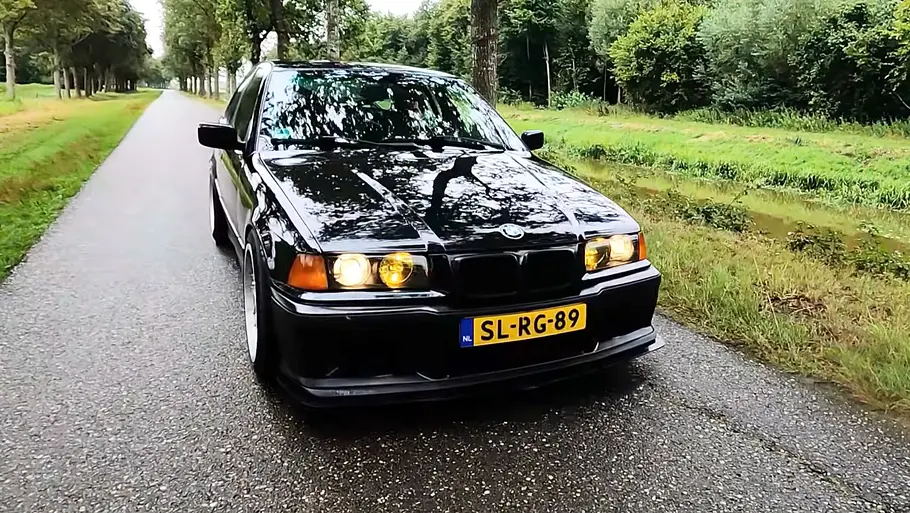 BMW E36 mit Mercedes-V8 BMW E36 mit Mercedes-V8, fotografiert von vorne.
