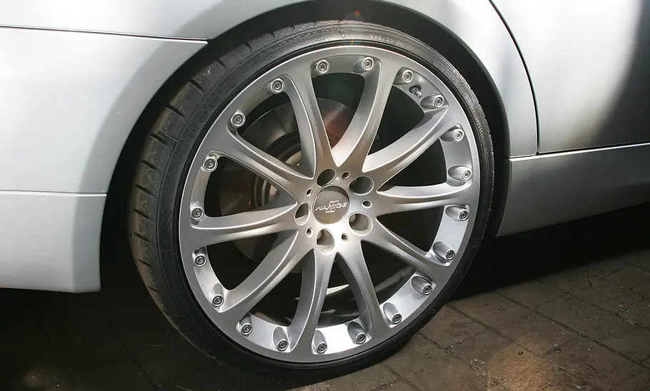 BMW 3er Hartge H50 5.0 Man sieht die 20-Zoll Räder des Hartge H50 5.0.