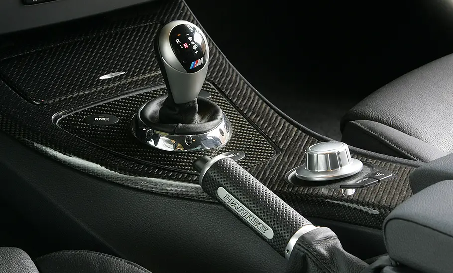 BMW 3er Hartge H50 5.0 Man sieht den SMG-Schalthebel samt Powertaste aus dem M5.