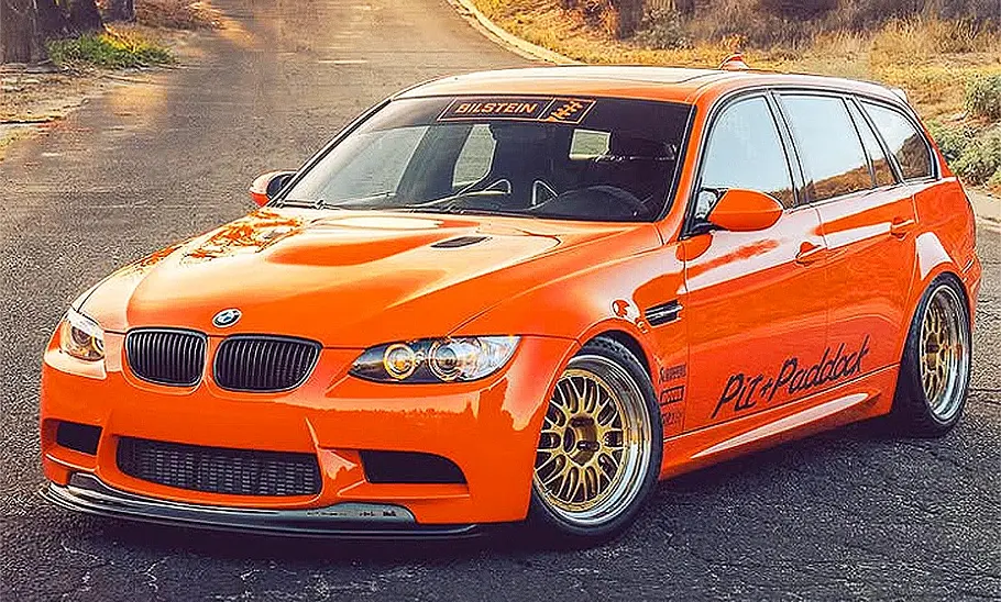 BMW E91 M3 GTS Touring Blick von schräg vorne auf den BMW E91 M3 GTS Touring.