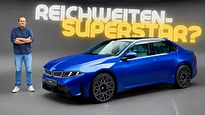 BMW i3 statisch im Fotostudio mit Redakteur. - Foto: AUTO ZEITUNG