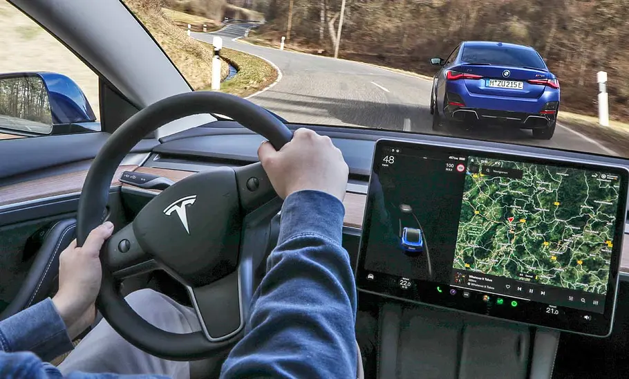 BMW i4/Tesla Model 3