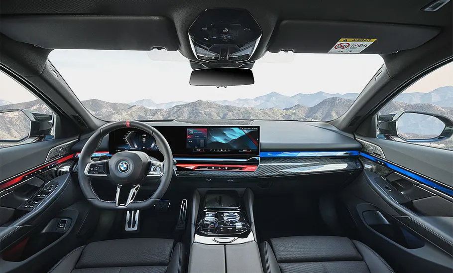 Das Cockpit des BMW i5 M60 (2023).