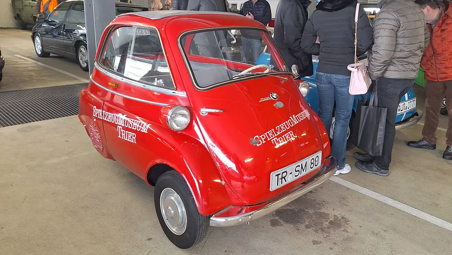 Die BMW Isetta stehend von vorne