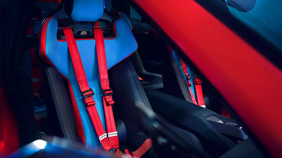 Blick auf die Vordersitze im Innenraum des BMW M Concept Neue Klasse.