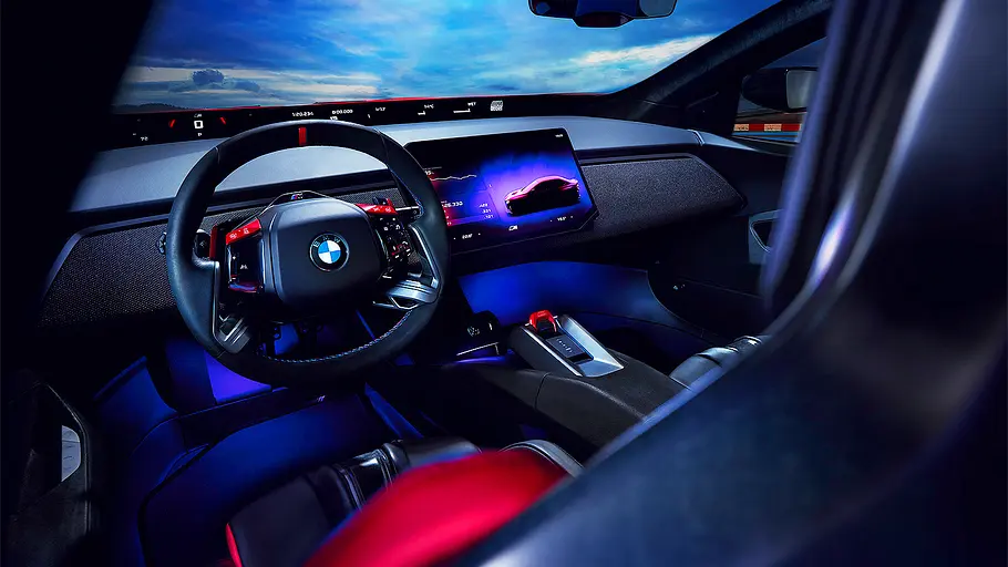 Blick auf die Armaturen im Innenraum des BMW M Concept Neue Klasse.