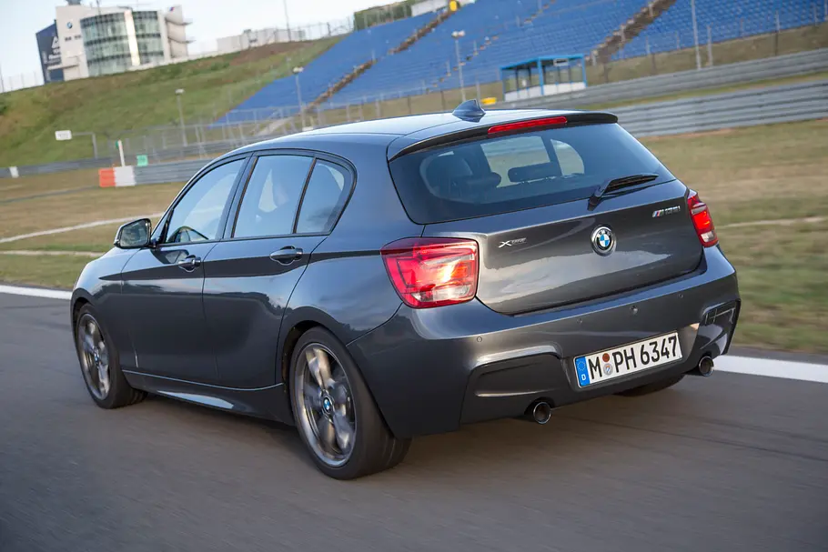 BMW M135i xDrive Vergleichstest Kompaktsportler 2013 Bilder Federungsreserven