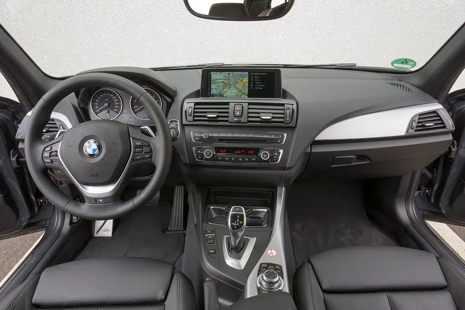 BMW M135i xDrive Vergleichstest Kompaktsportler 2013 Bilder Cockpit