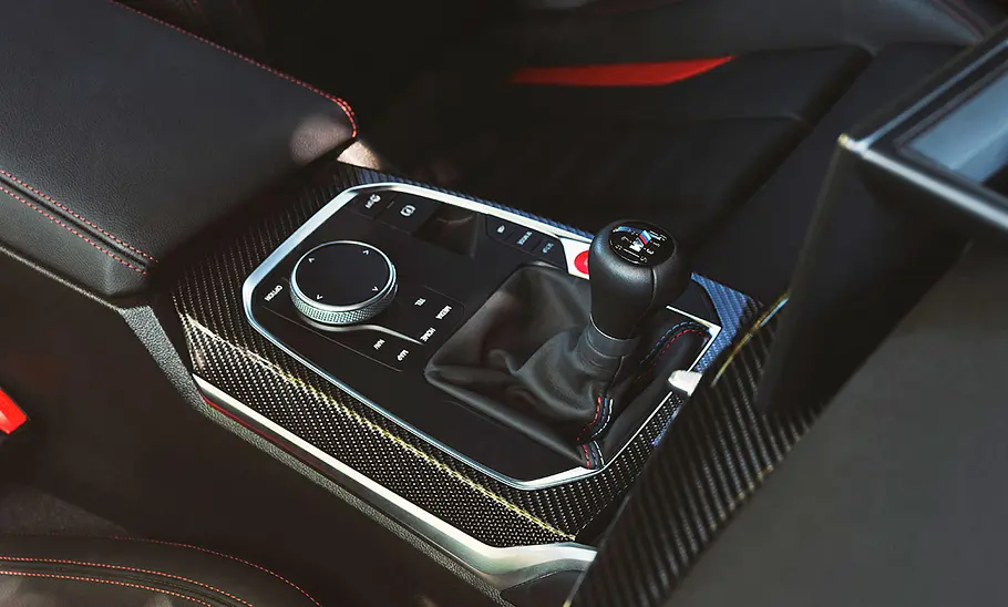 Der Schaltknüppel im BMW M2 Facelift (2024).
