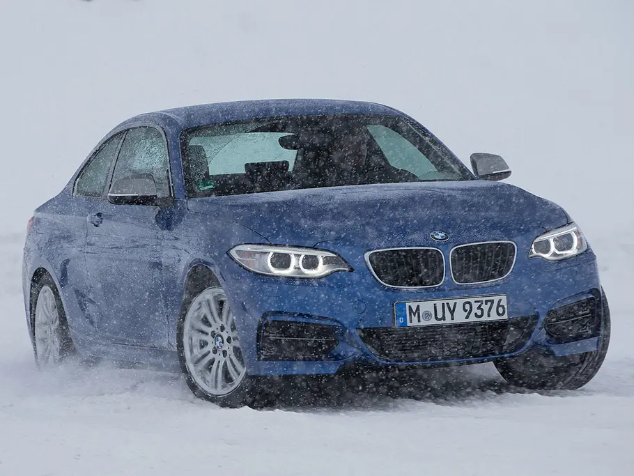 BMW M240i xDrive (2016)