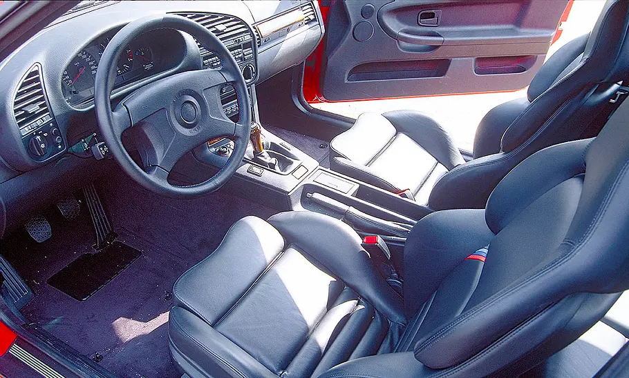Das Cockpit des BMW M3 (E36).