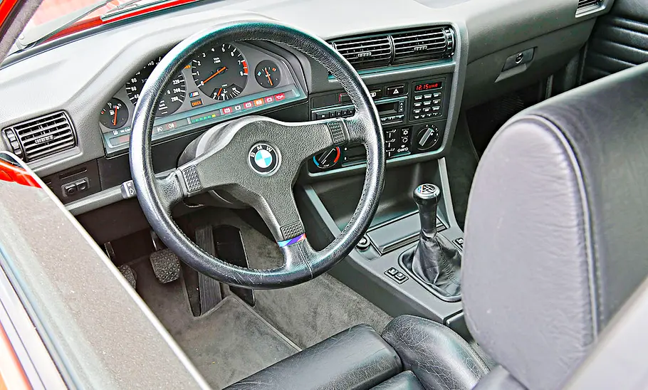 Das Cockpit des BMW M3.