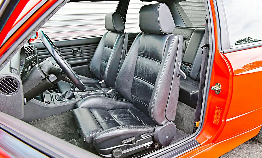 Der Innenraum des BMW M3.