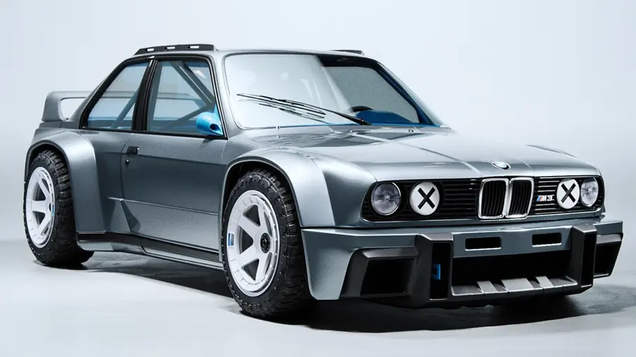 Der BMW M3 E30 Offroad stehend von schräg vorne