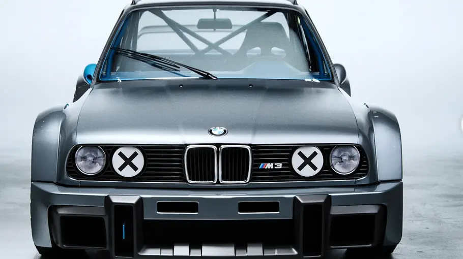 Der BMW M3 E30 Offroad stehend von vorne
