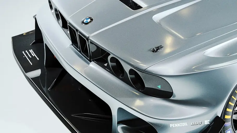 Front des BMW M3 E30 von The Kyza, fotografiert von schräg oben.