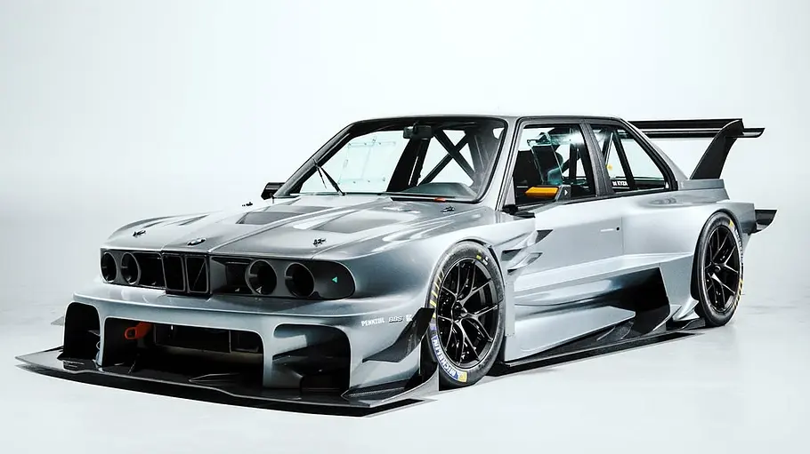 BMW M3 E30 von The Kyza, fotografiert von schräg vorne.
