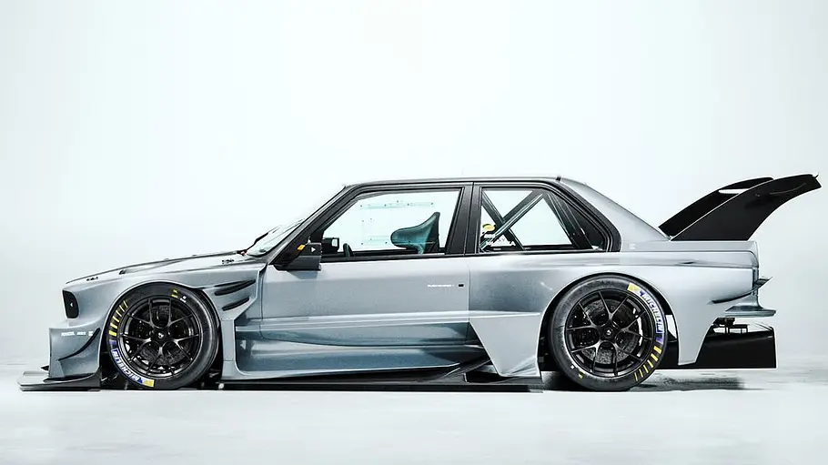 BMW M3 E30 von The Kyza, fotografiert von der Seite.