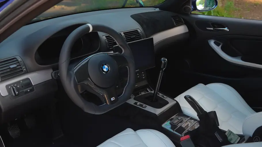 Das Cockpit des BMW M3 (E46) mit V10.