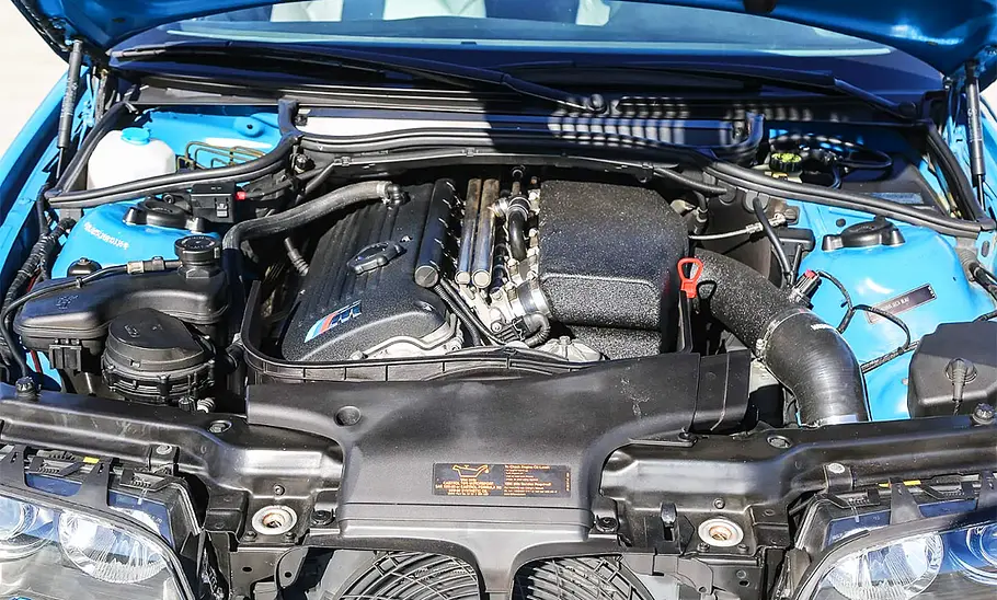 BMW M3 E46 Blick in den Motorraum des BMW M3 E46.