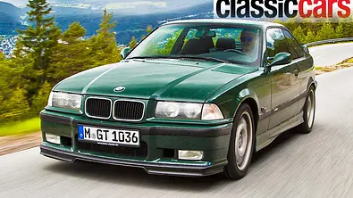 Der BMW M3 GT (E36) fahrend von schräg vorne fotografiert. - Foto: BMW Group Classic