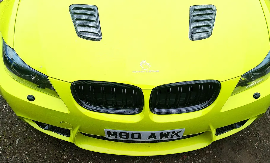 Blick auf die Frontschürze des BMW M3 Kastenwagen von Mohawk Customs.