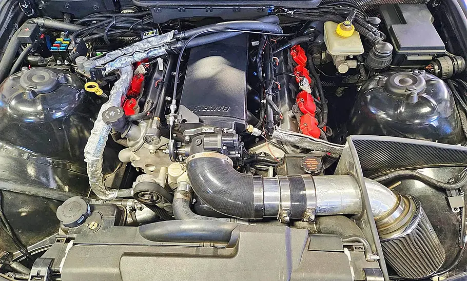 Der Motorraum des BMW M3 (E36) mit Camaro-V8.