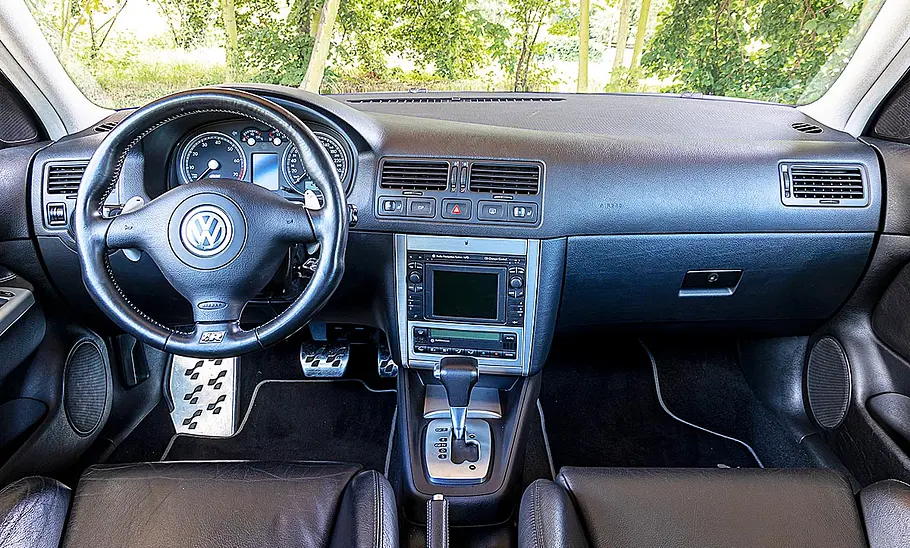 VW Golf 4 R32 Das Cockpit des VW Golf 4 R32.