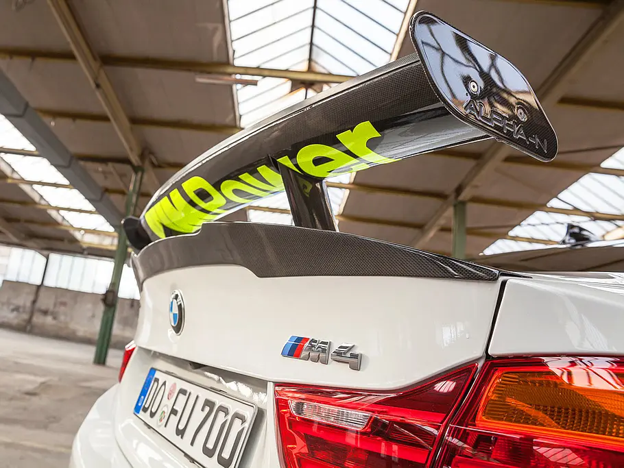 BMW M4 von Carbonfiber Dynamics