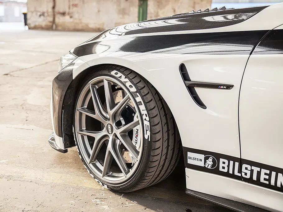BMW M4 von Carbonfiber Dynamics