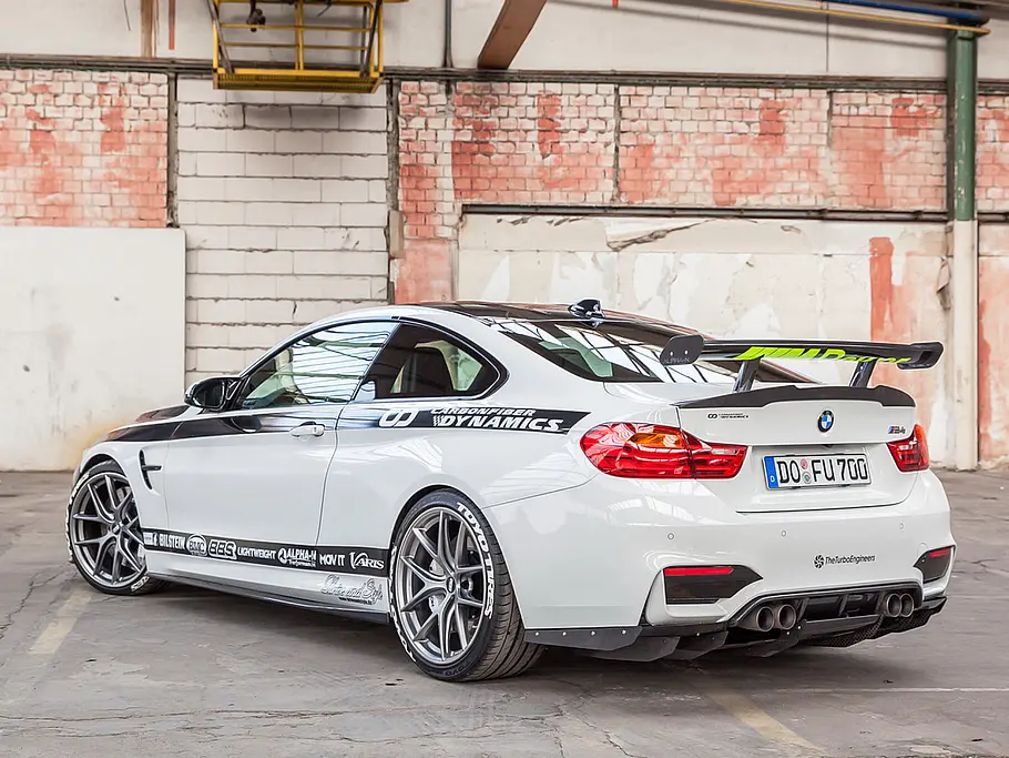 BMW M4 von Carbonfiber Dynamics