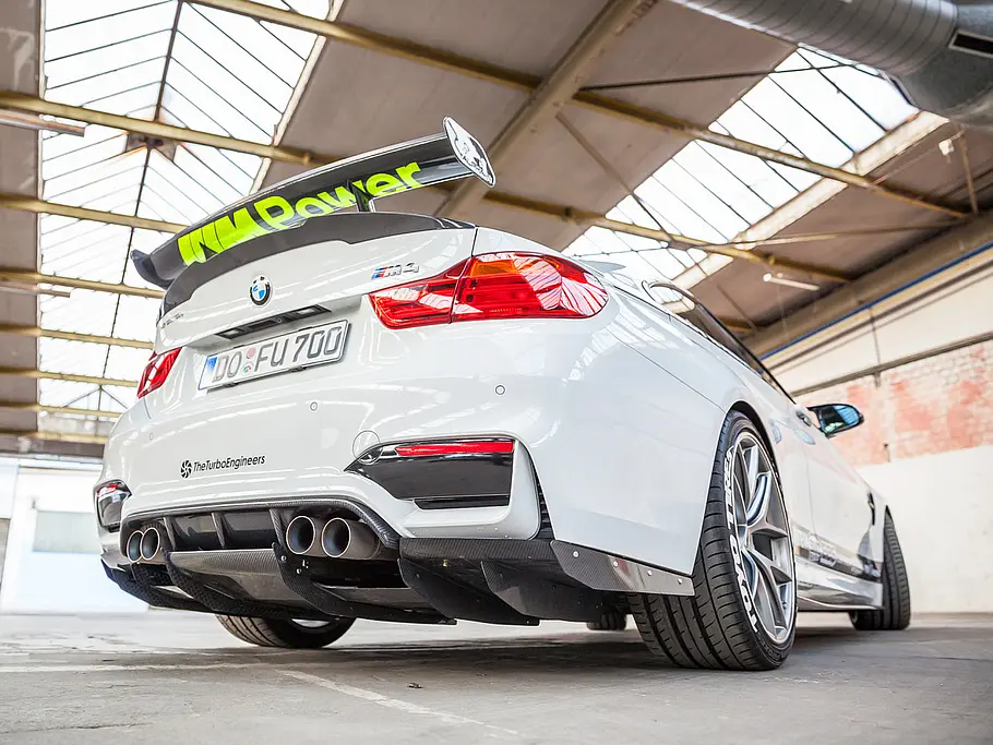 BMW M4 von Carbonfiber Dynamics
