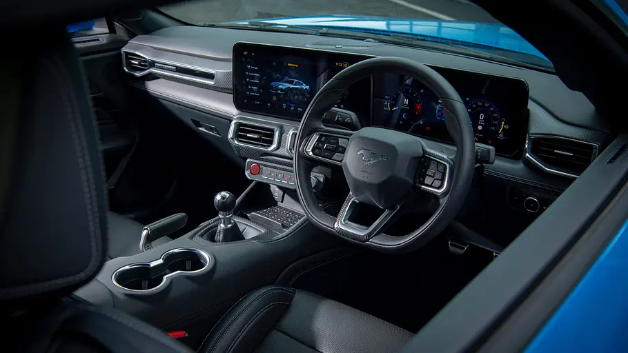 Das Cockpit des Ford Mustang GT.