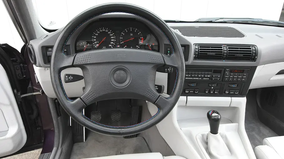 BMW M5 Das Cockpit des BMW M5.